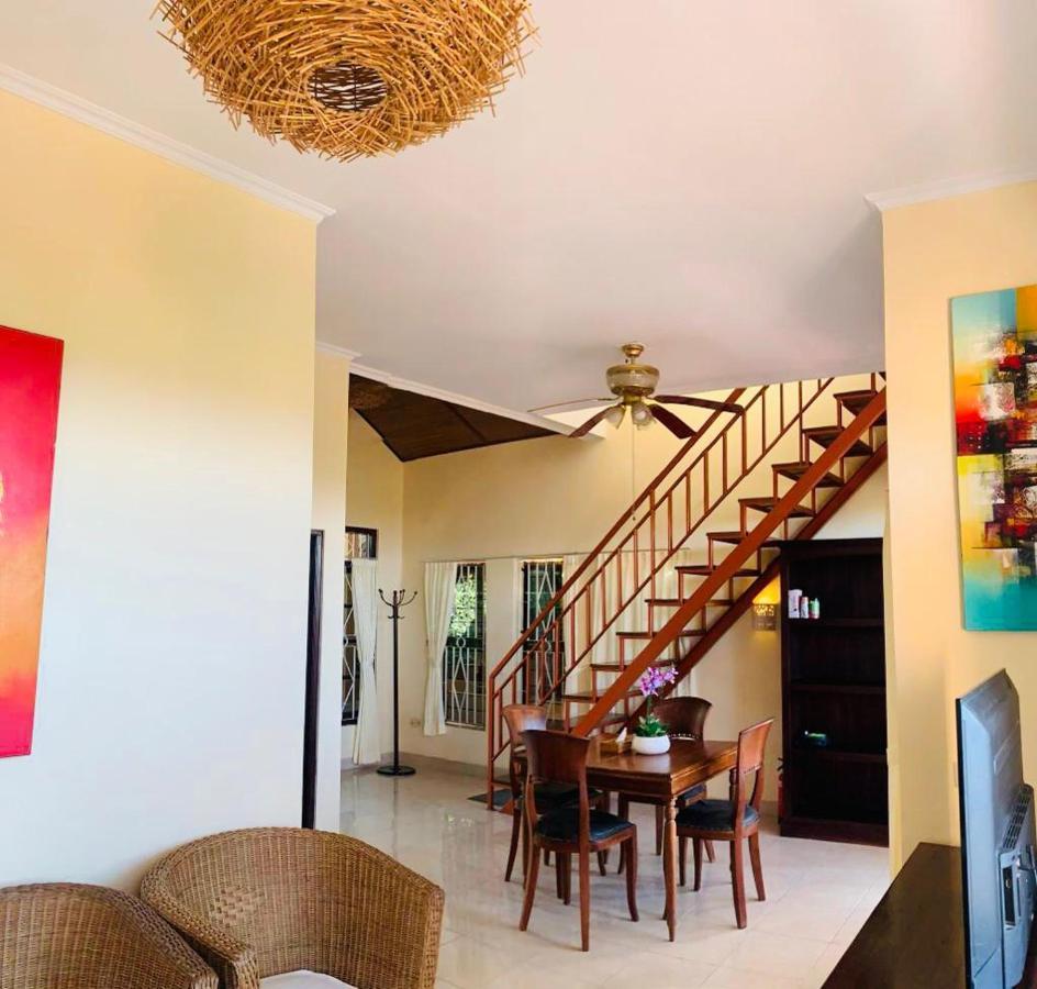 Giri'S Villa Jimbaran Ungasan Exterior foto